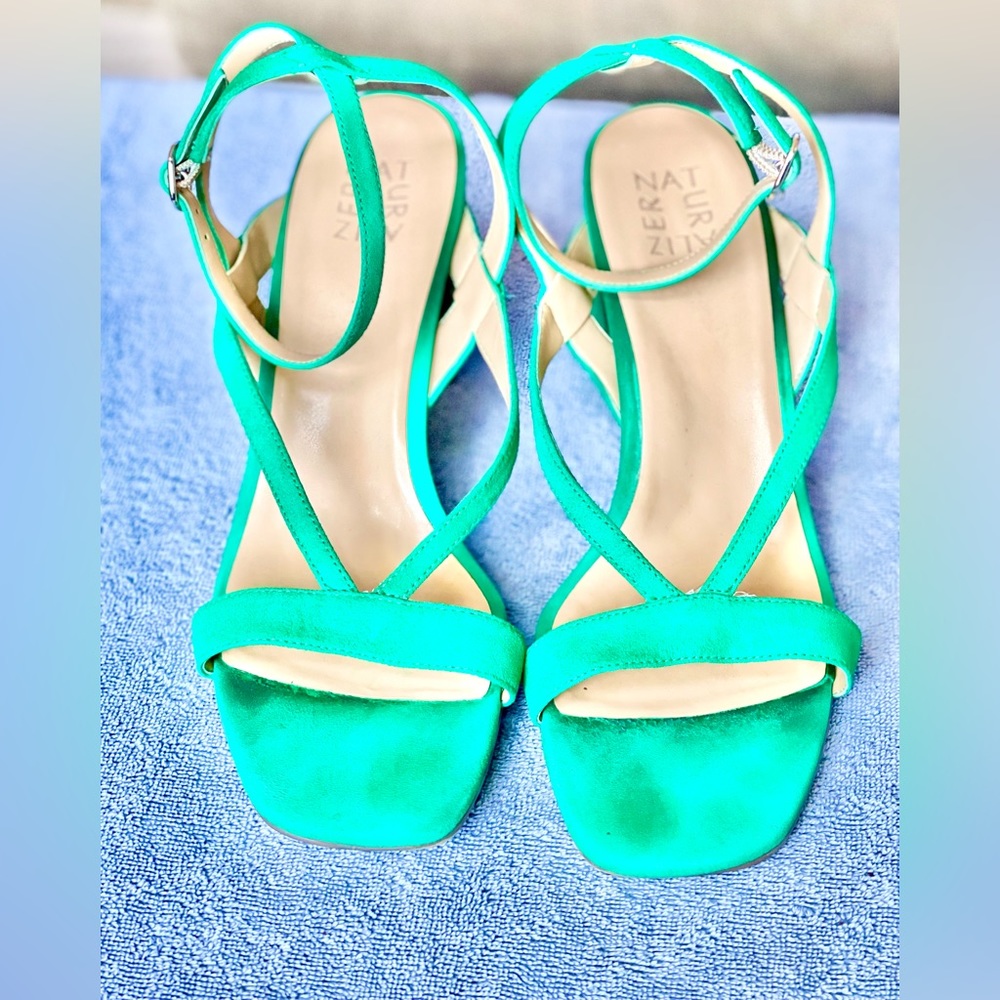 Green Naturalizer Sandals